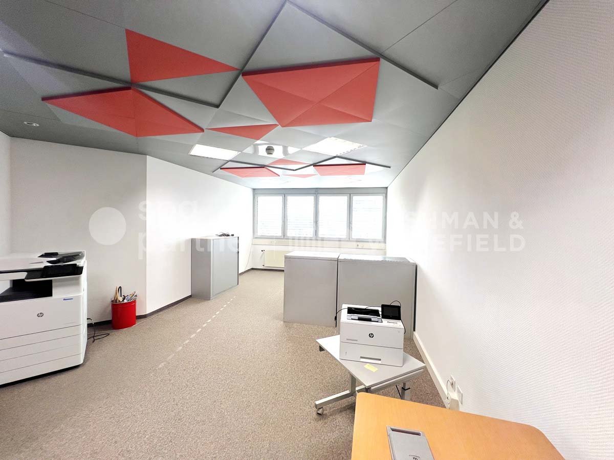 274m² office