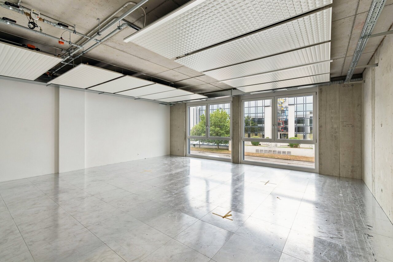 76m² workshop