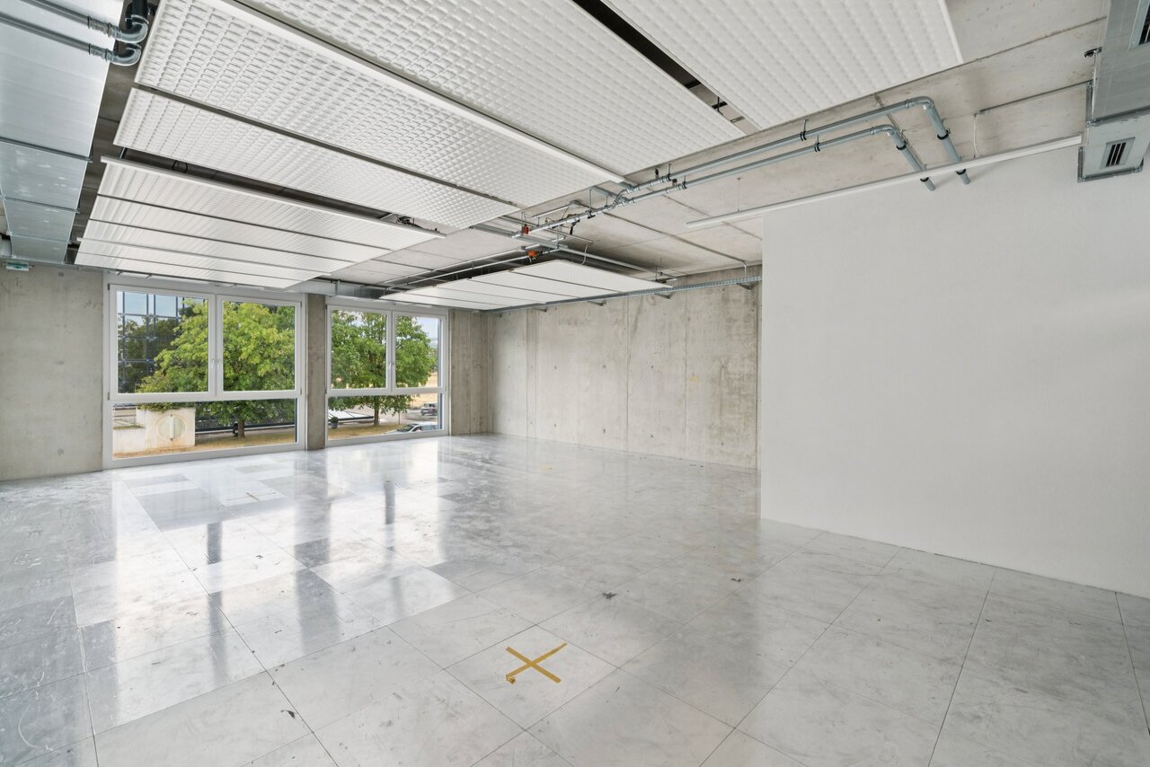 76m² workshop