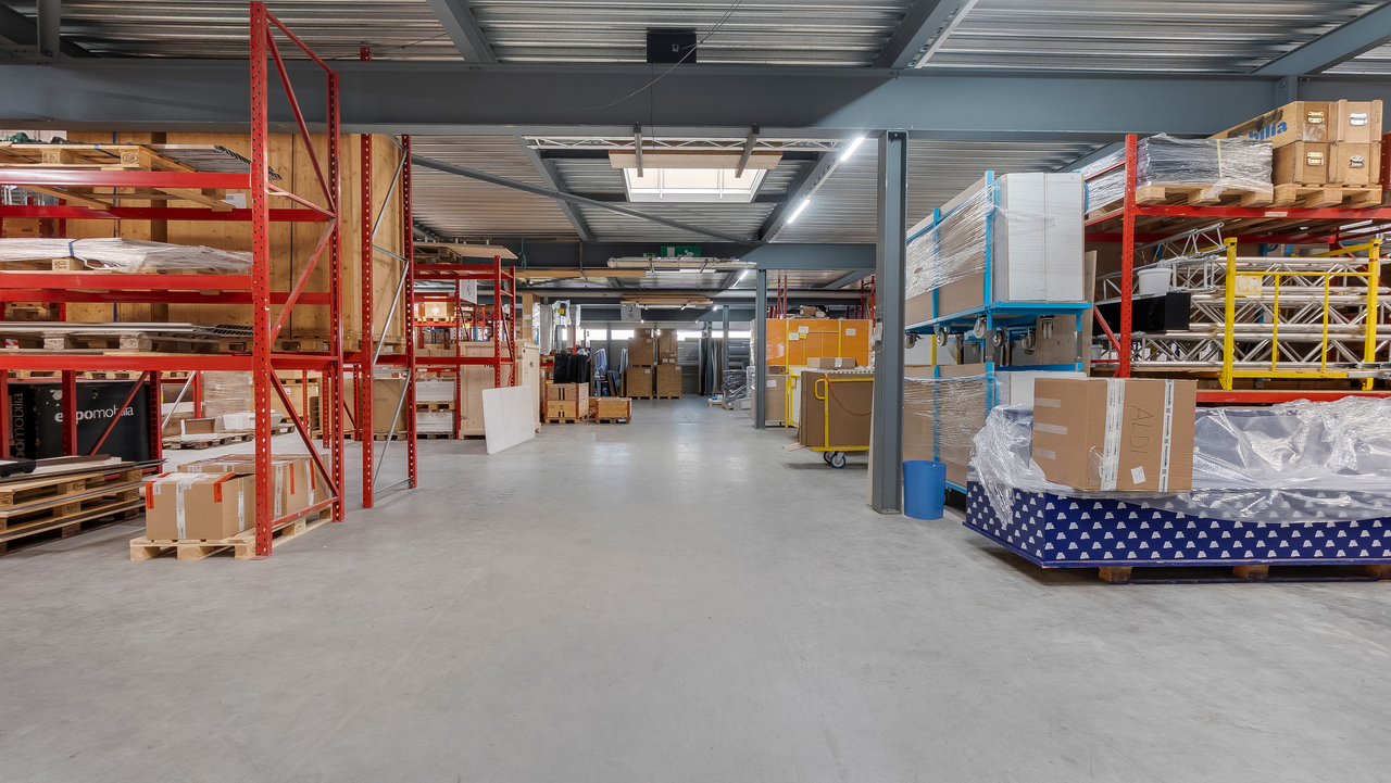 1000m² storage room
