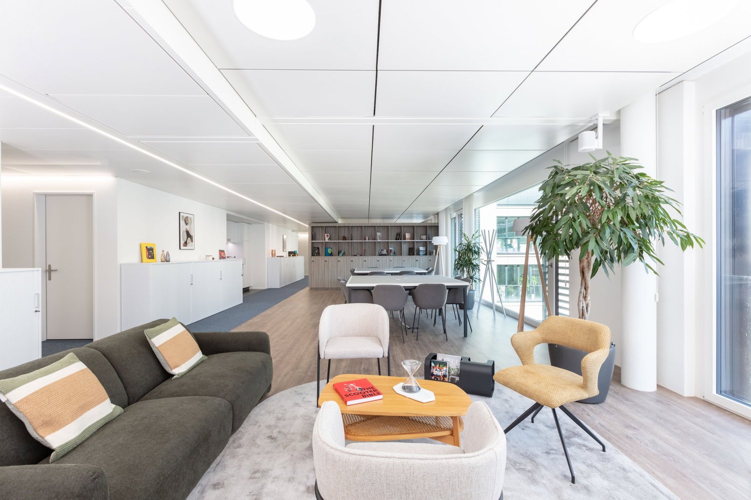 120m² office