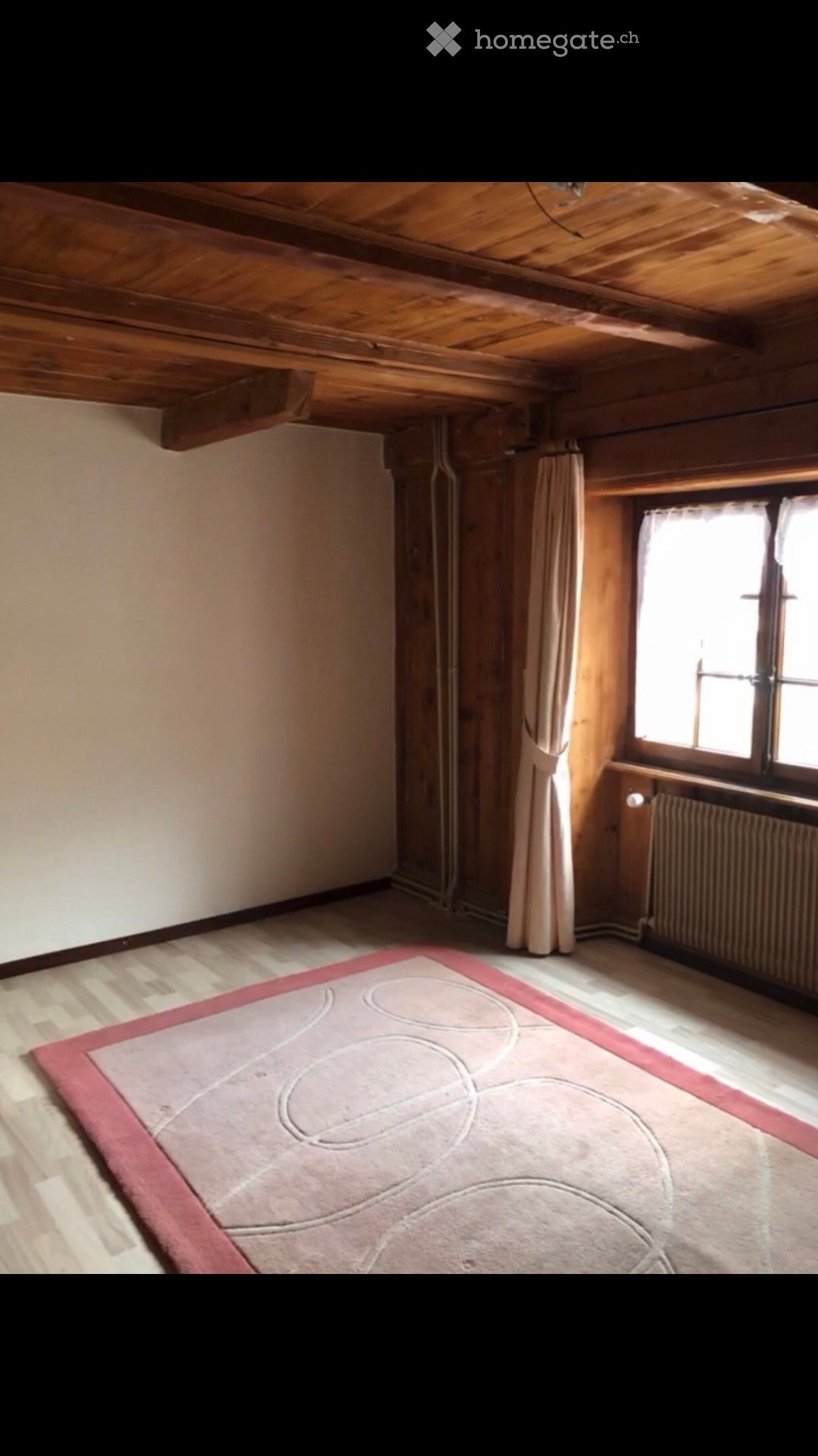 4-Zimmer-Wohnung
Miete im Dorfzentrum. Renovierter alter Bauernhof
Rustikaler Stil – Holz und sichtbare Balken
Auf 2 Etagen plus Dachstock
Geräumige Küche, Wohnzimmer 14 m2, 2 Schlafzimmer
Teilmöbliert
1,050 Chfr inkl. Nebenkosten
1 Parkplatz
Verfügbar ab 1. Oktober 2026
Bitte direkter Telefonkonta, Foto 2 von 5