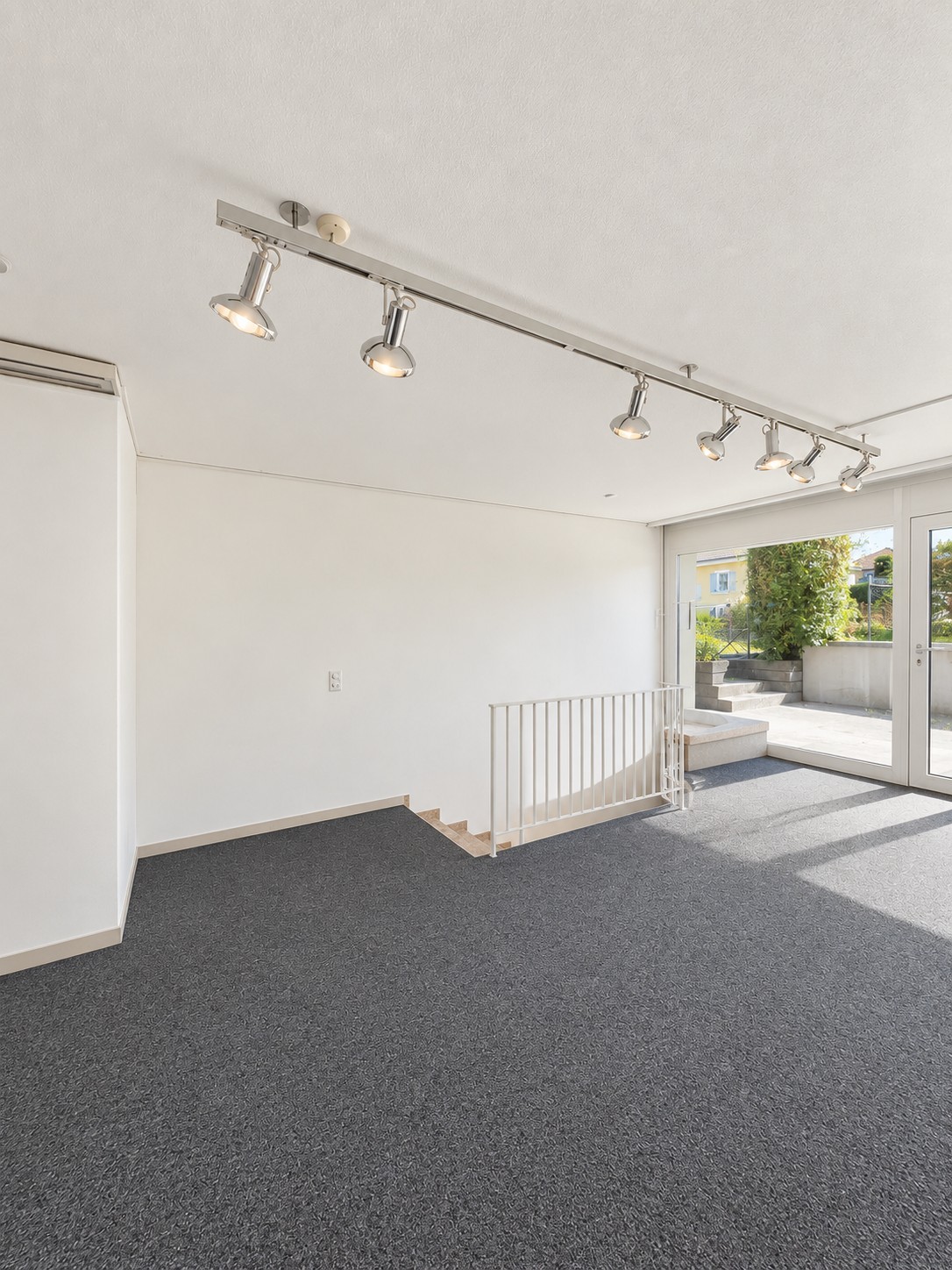 255m² office