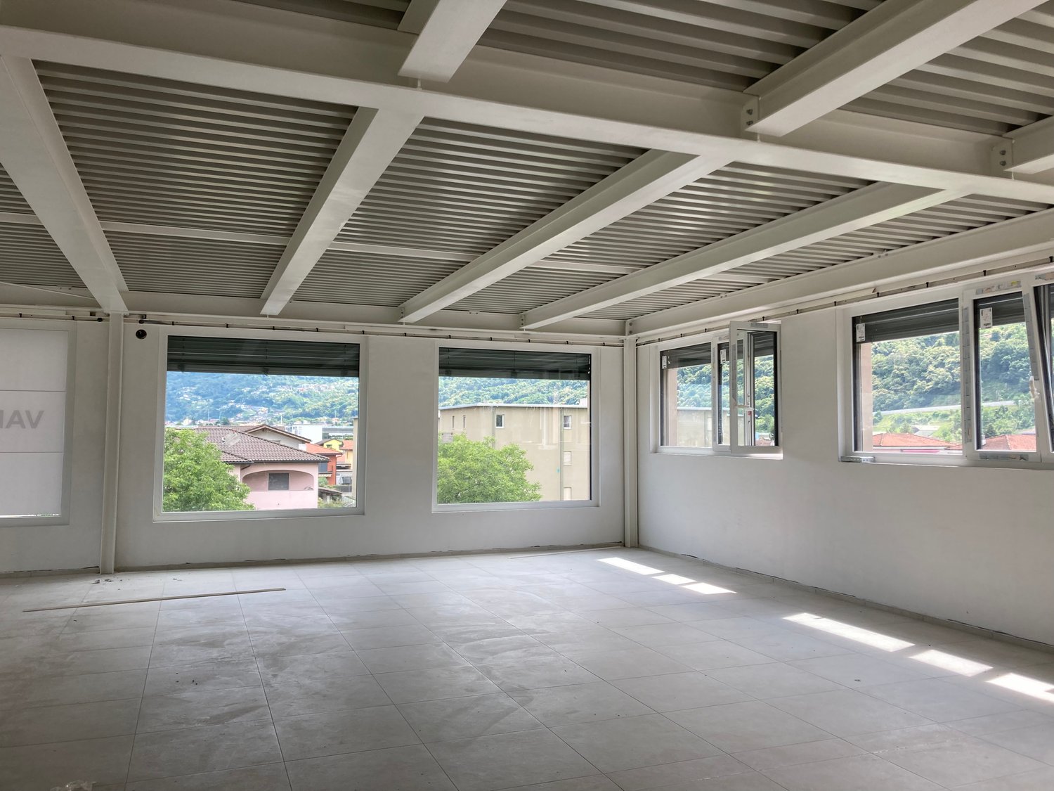 242m² office