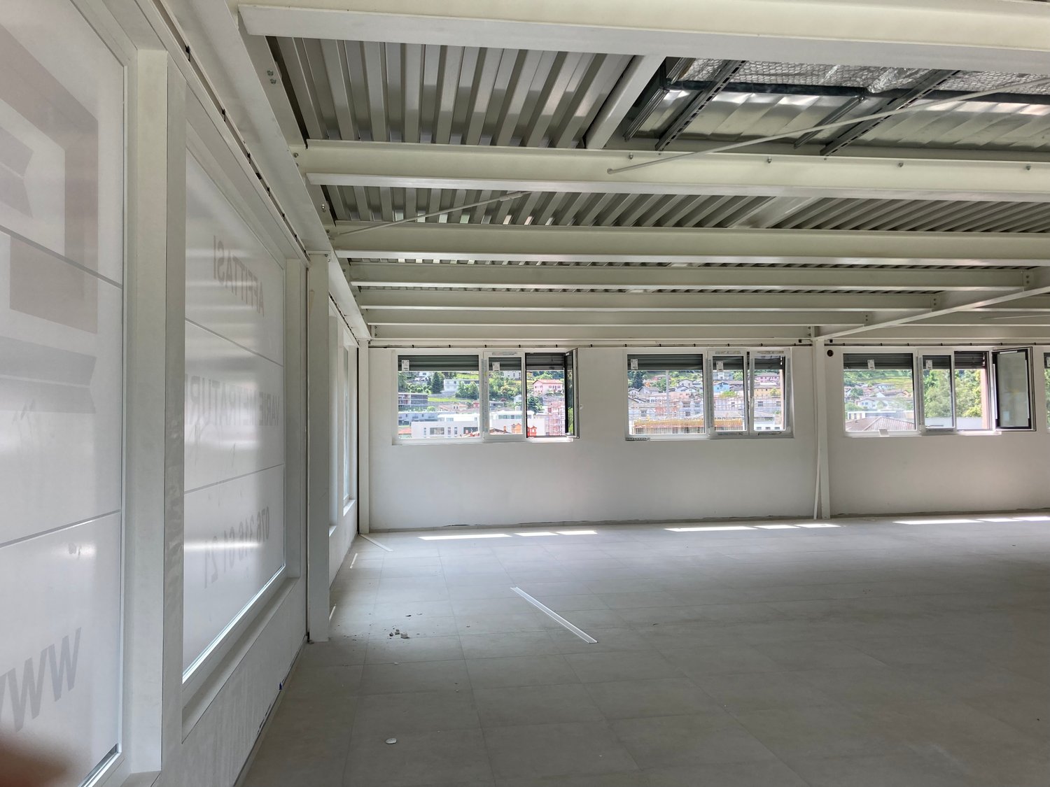 242m² office