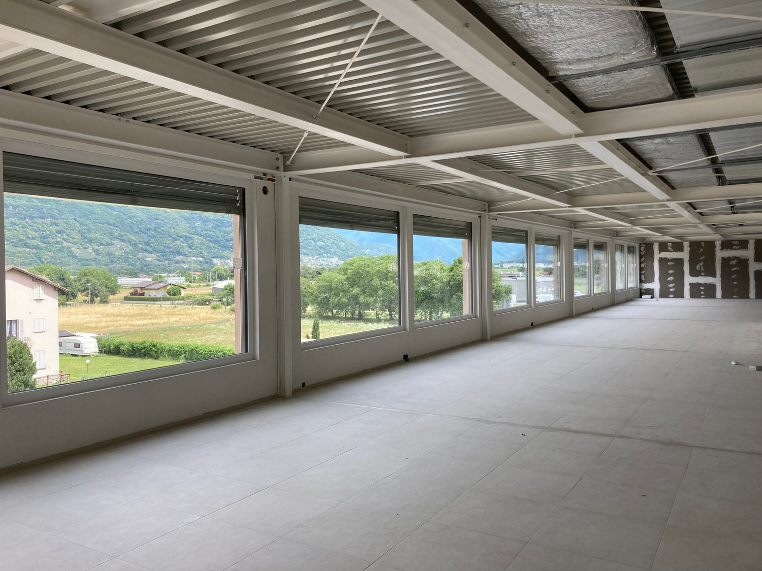 242m² office
