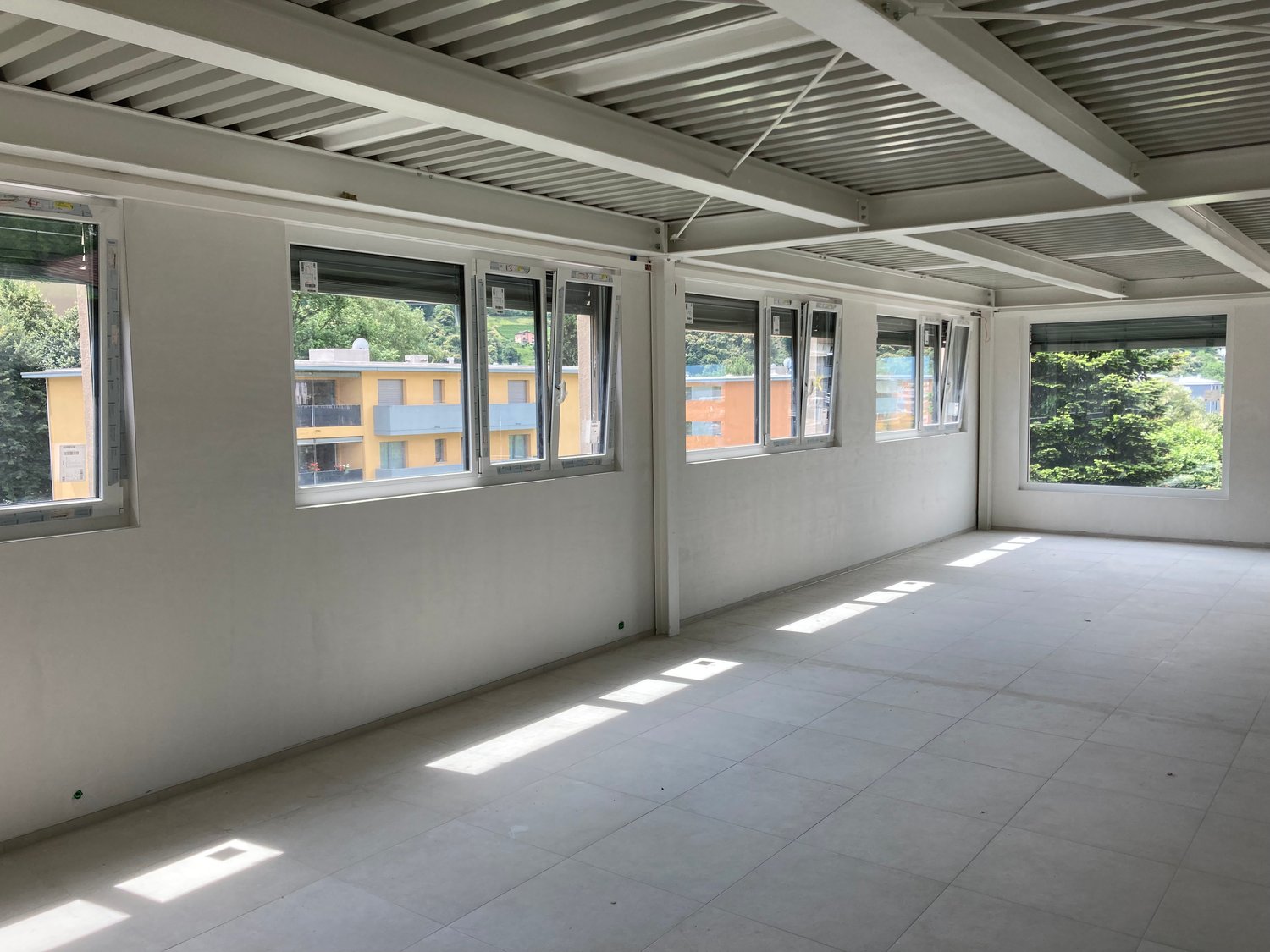 242m² office