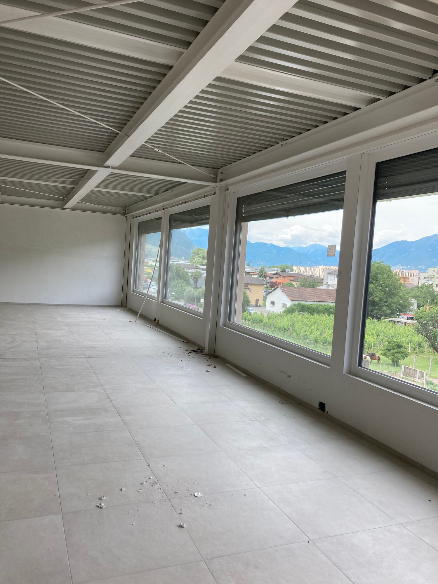 242m² office