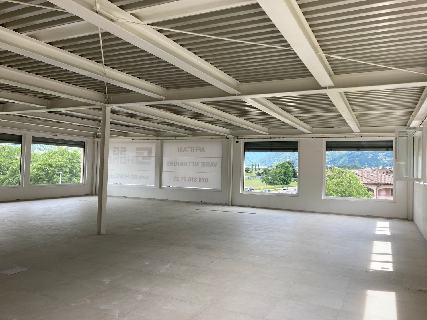 242m² office