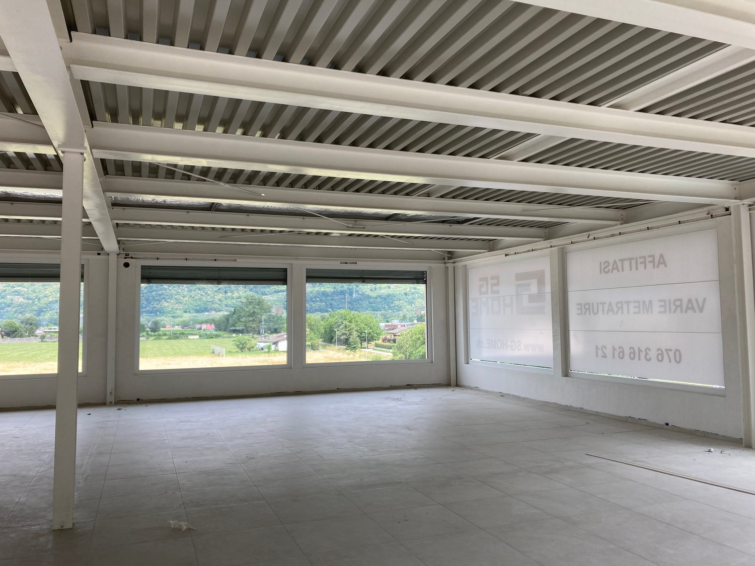 242m² office