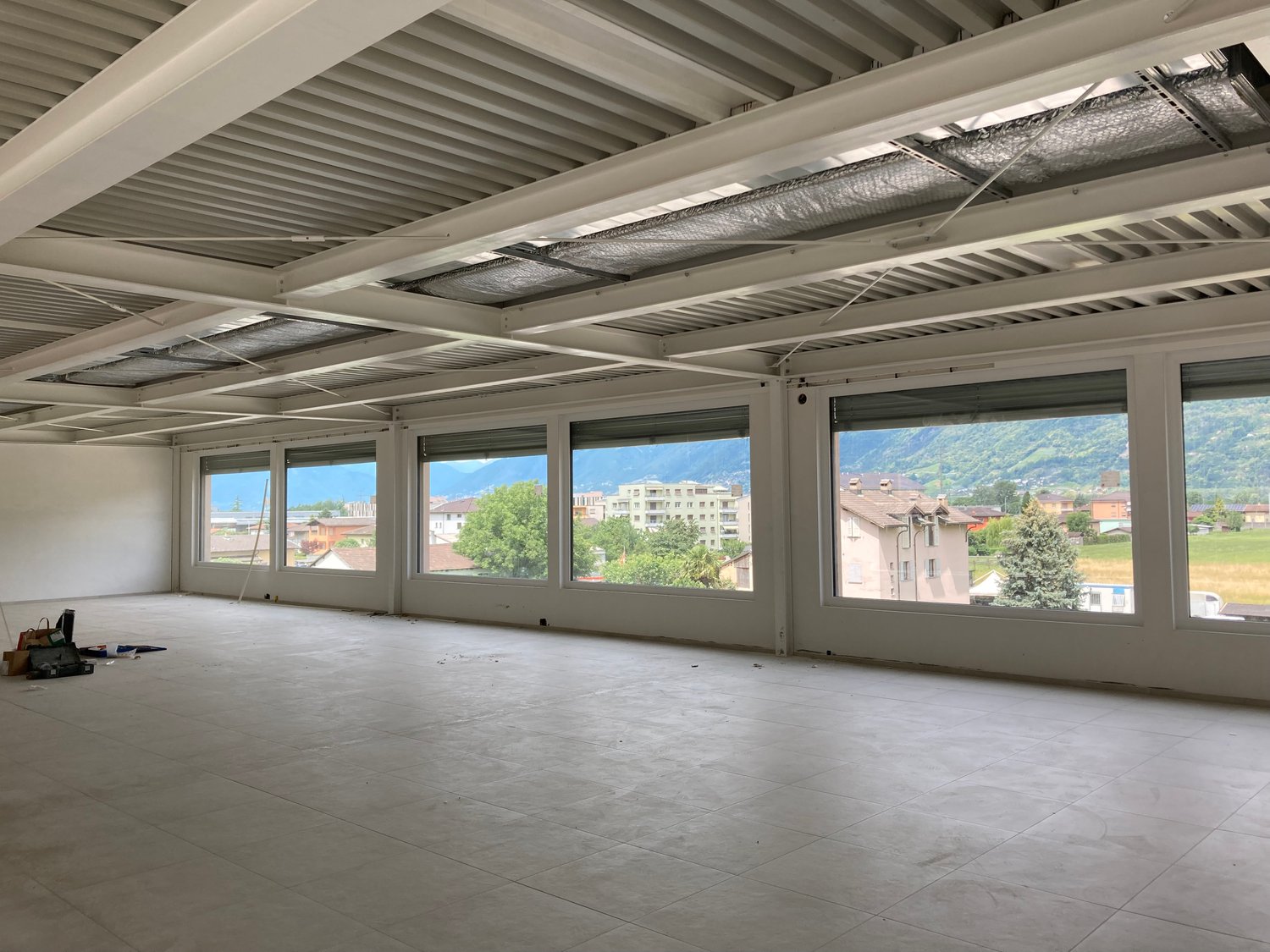 242m² office