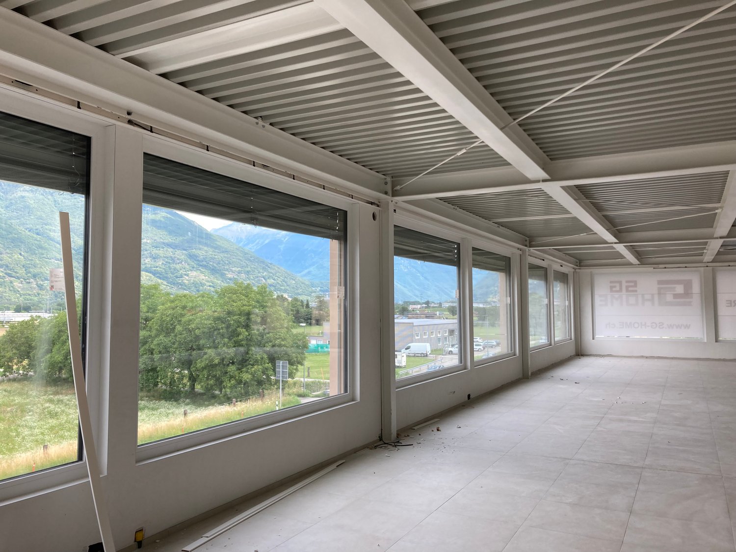 242m² office