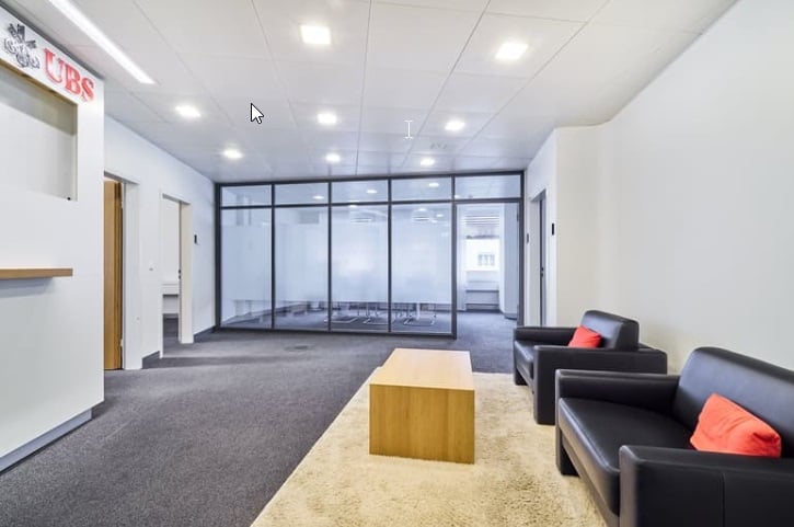 710m² office