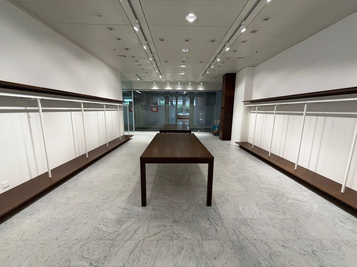 60m² commercial, photo 1 of 3