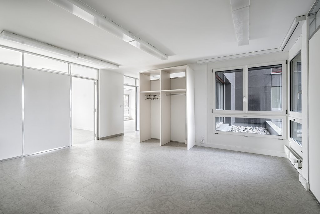 226m² office