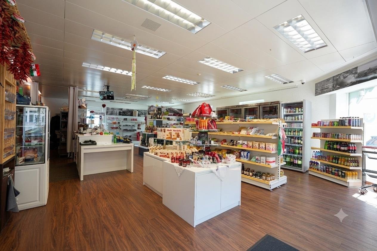 153m² commercial