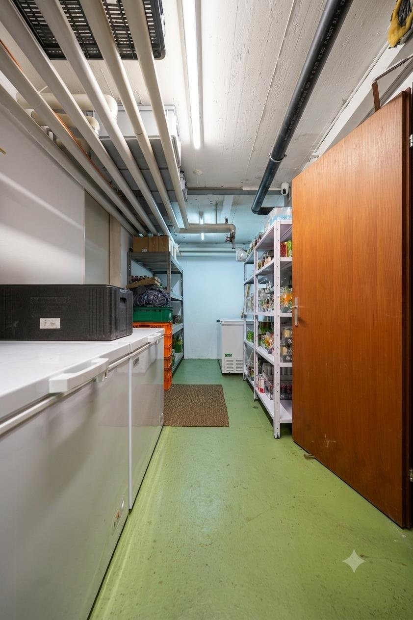 153m² commercial