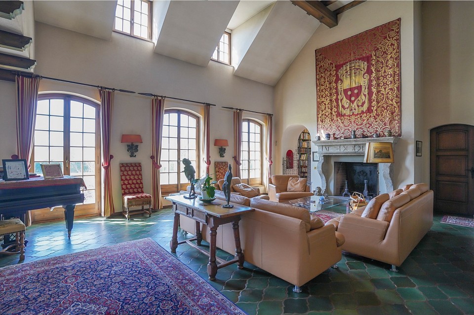 8 rooms villa