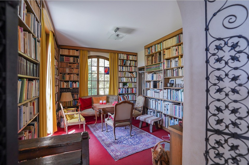 8 rooms villa