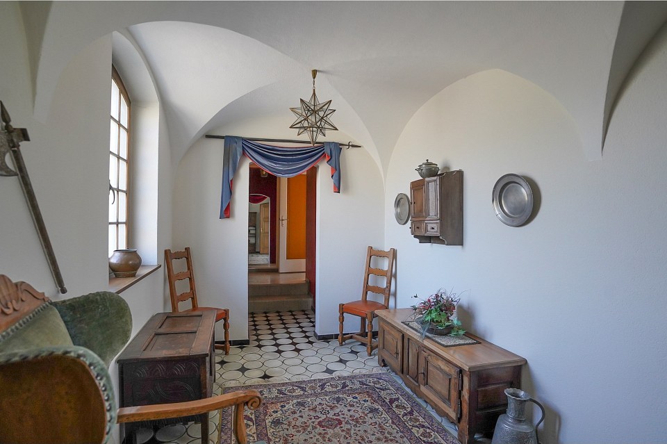 8 rooms villa