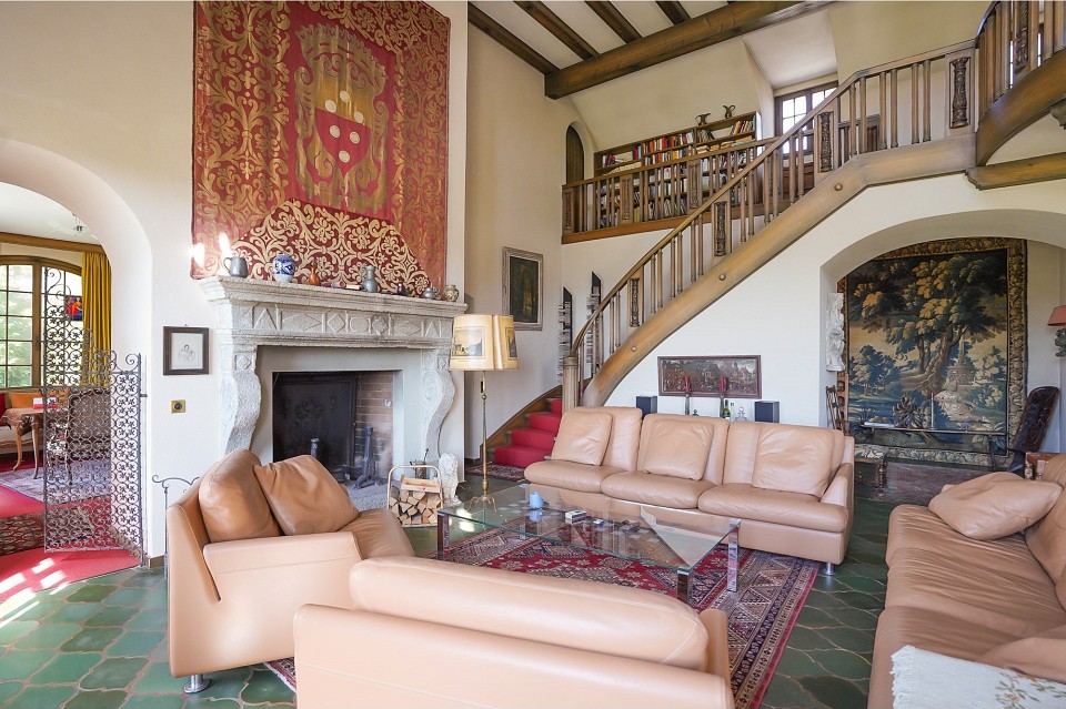 8 rooms villa