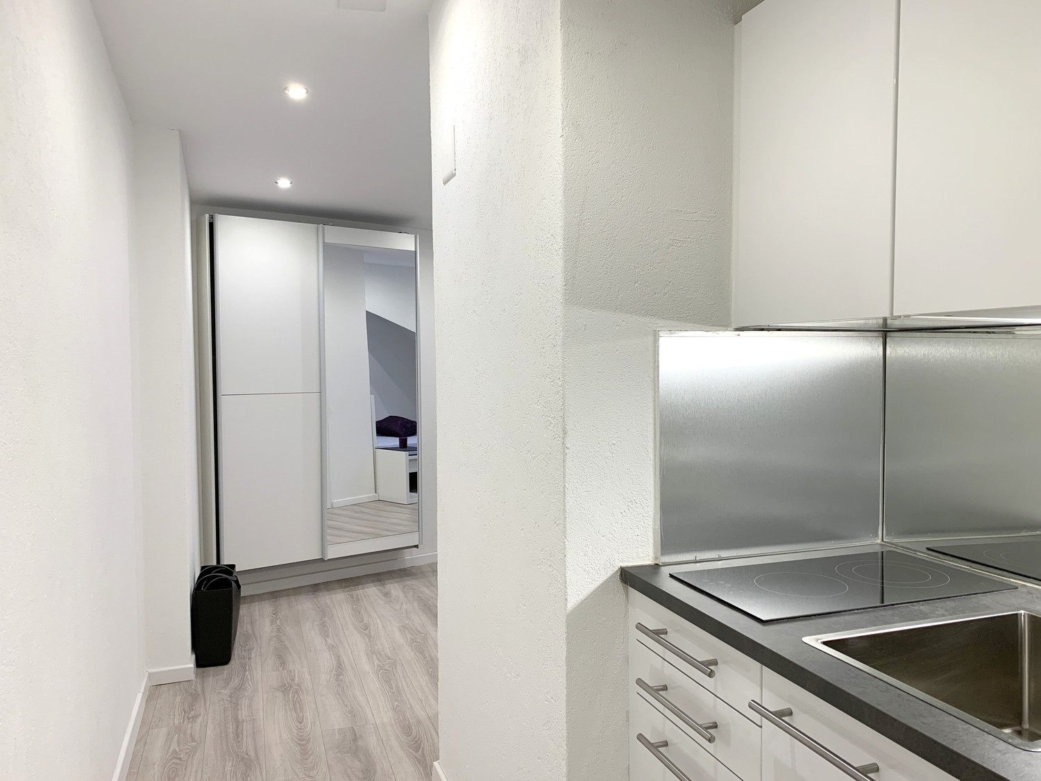 1 room apartment, Foto 3 von 10