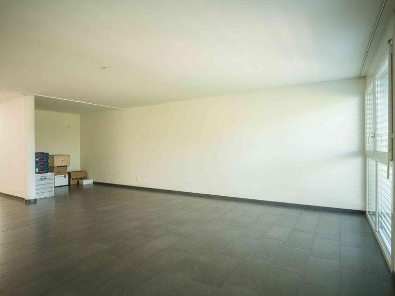 70m² commercial
