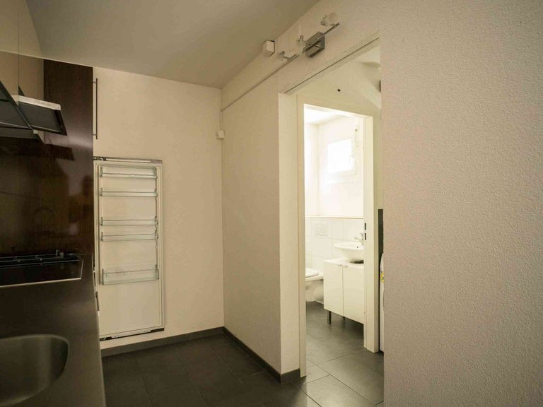 70m² commercial