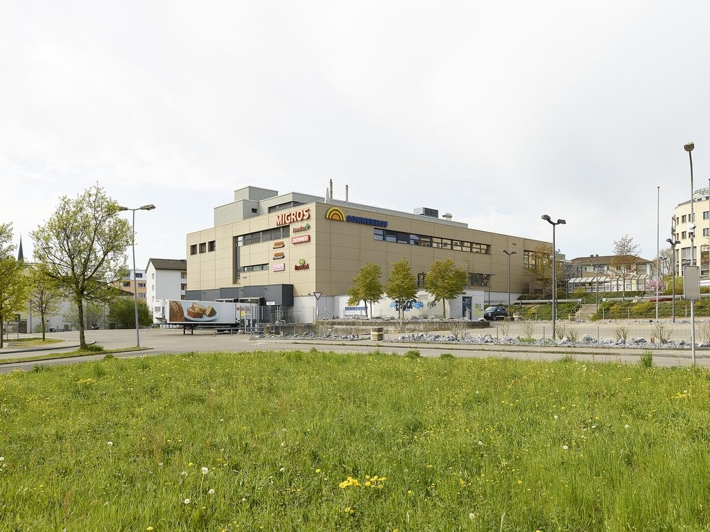 371m² shop, Foto 1 von 8