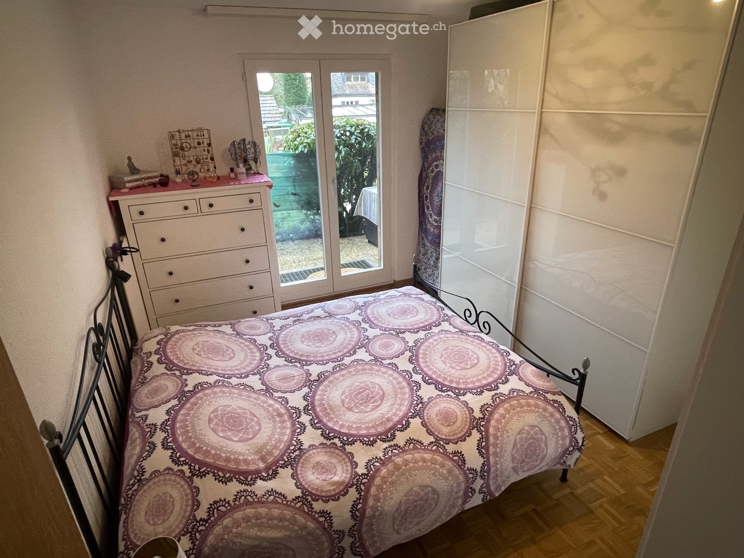 5 rooms apartment