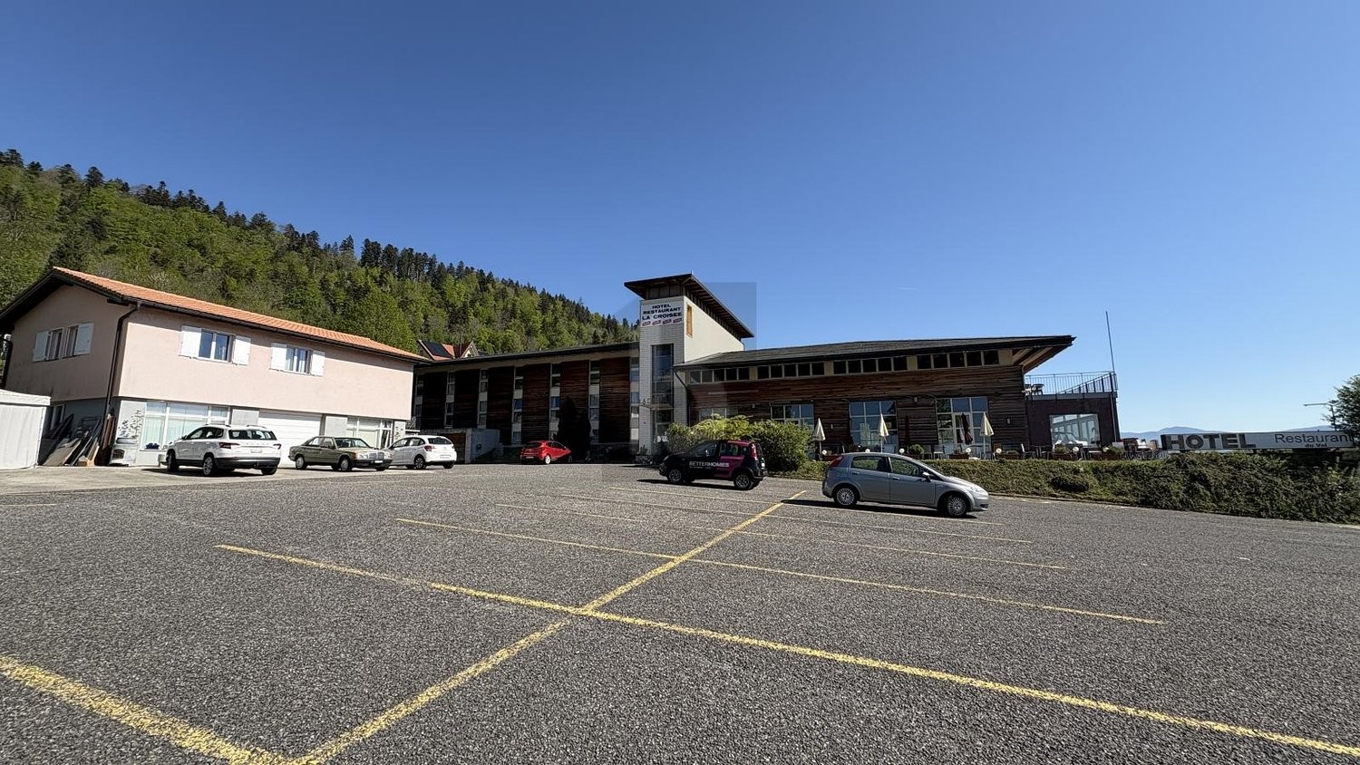 750m² hotel
