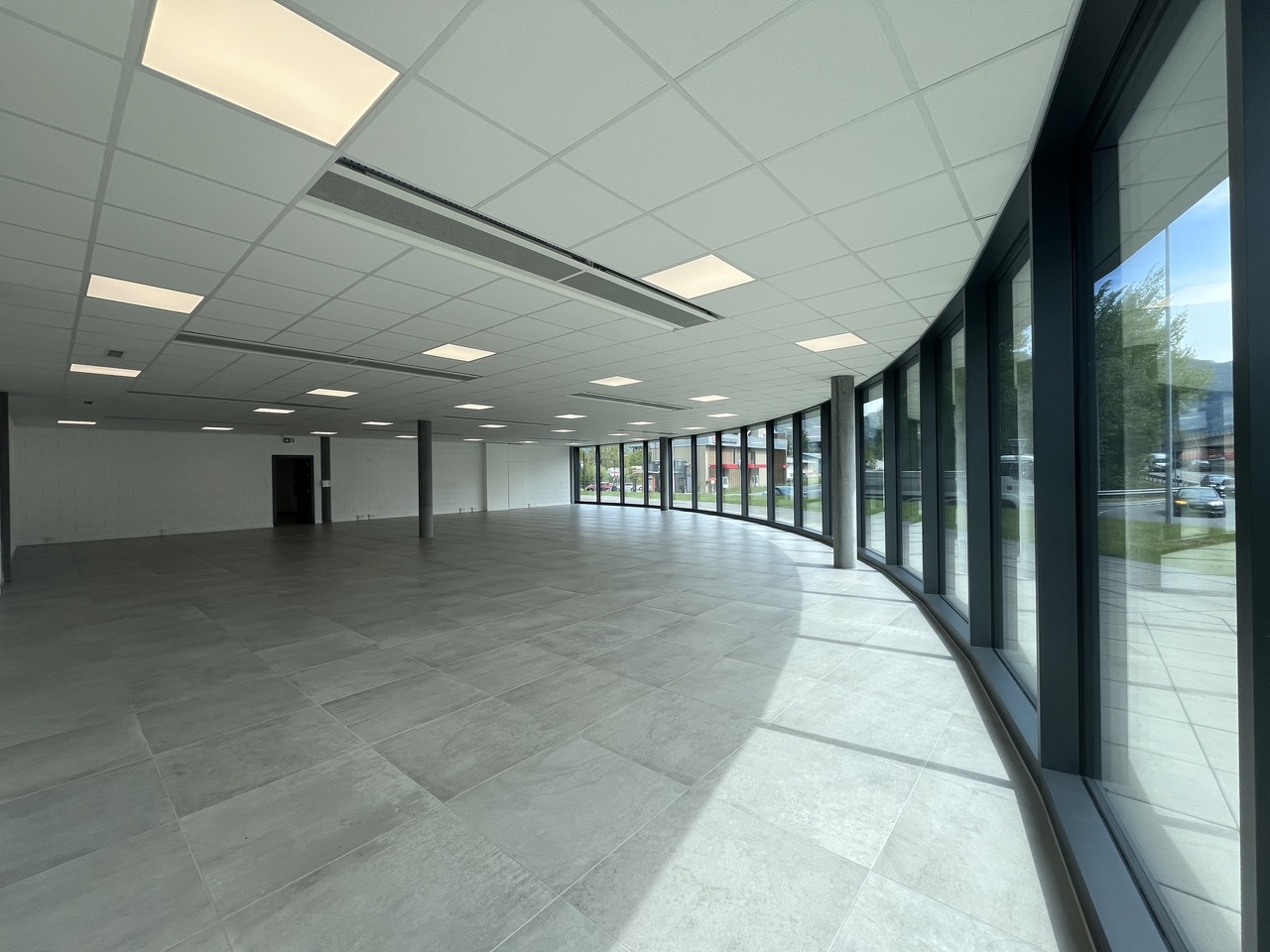 243m² Laden, Foto 3 von 6