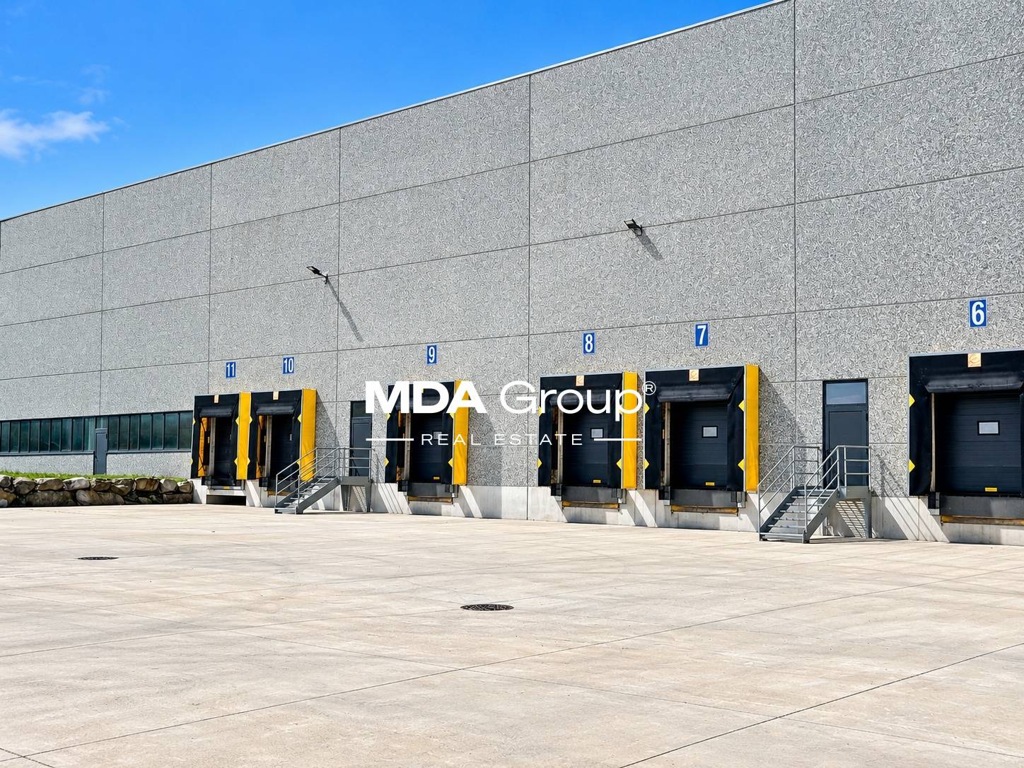 7000m² storage room
