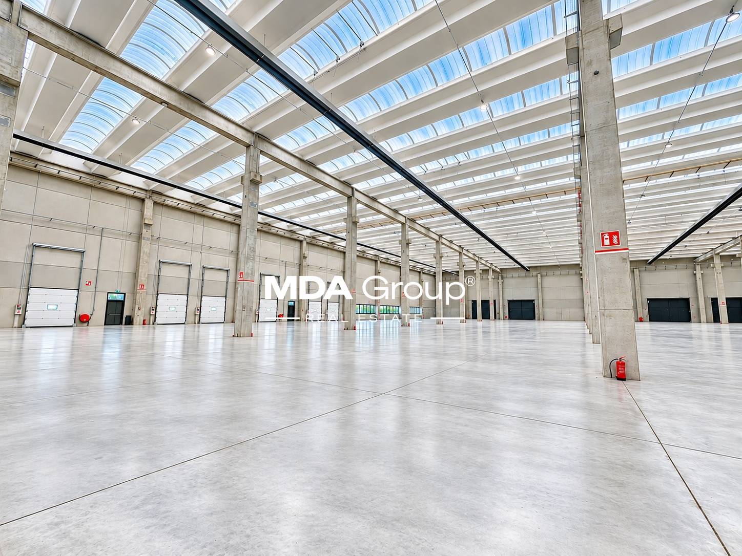 7000m² storage room