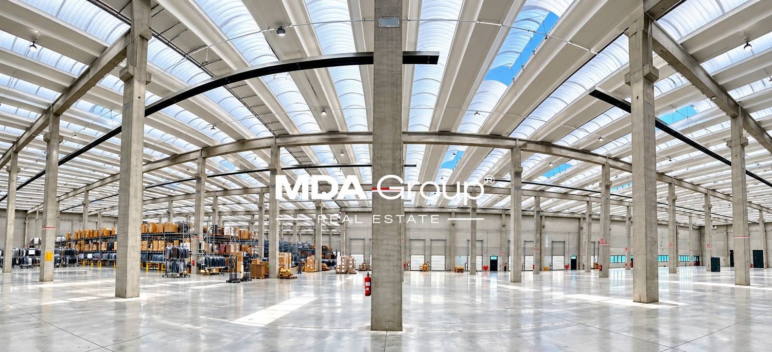 7000m² storage room