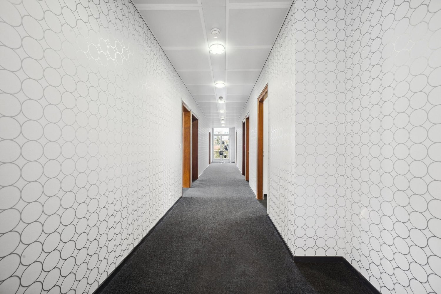 202m² Büro, Foto 2 von 8
