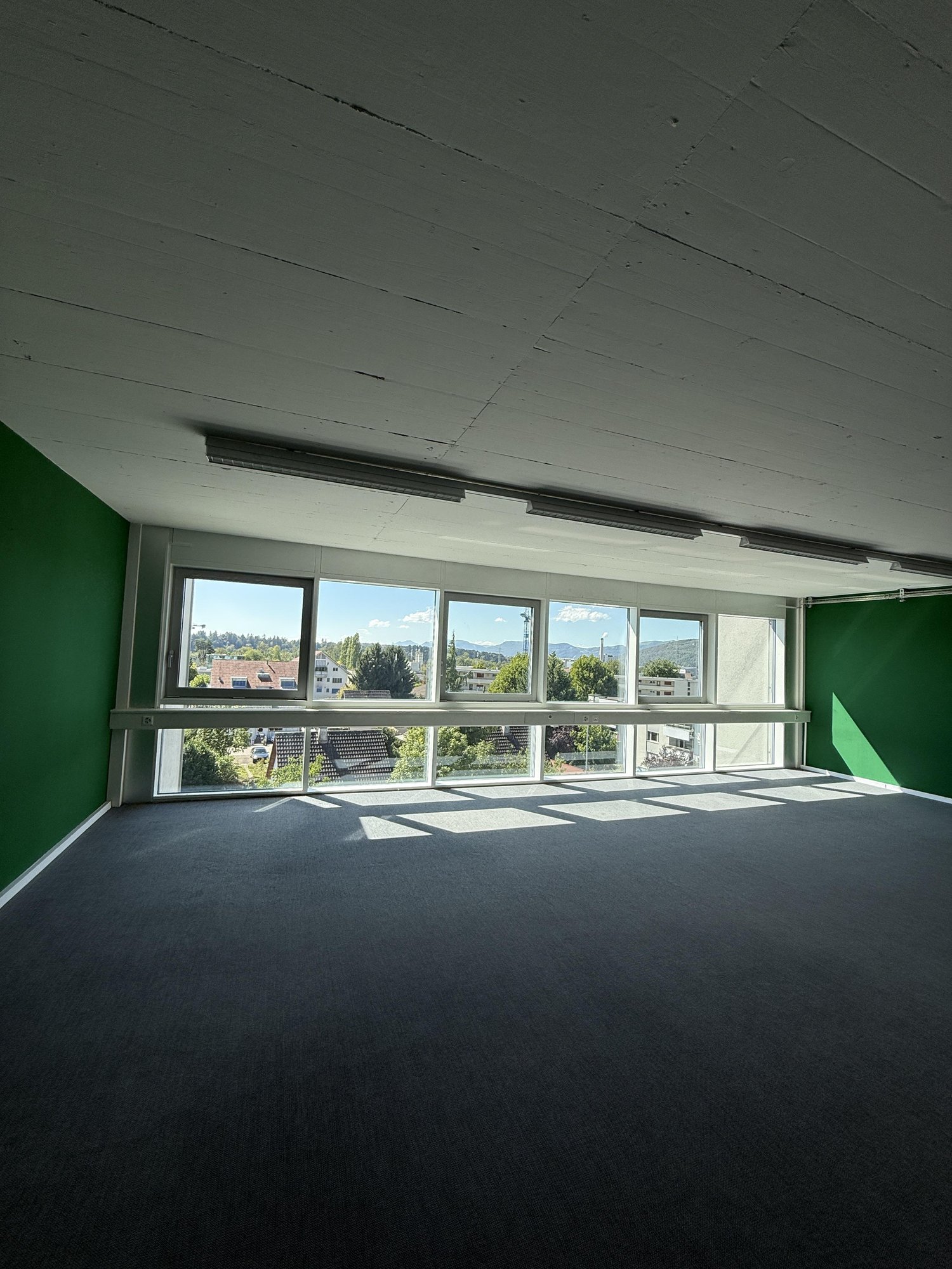 85m² office