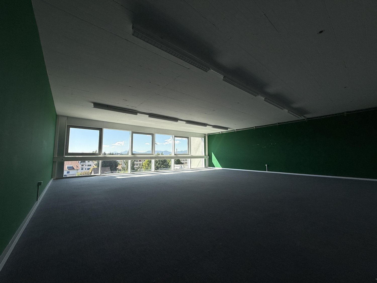 85m² office
