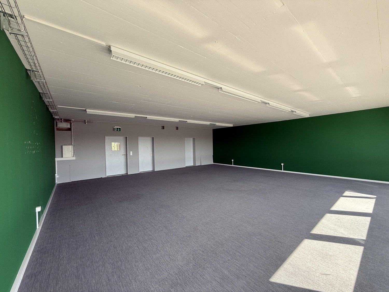 85m² office