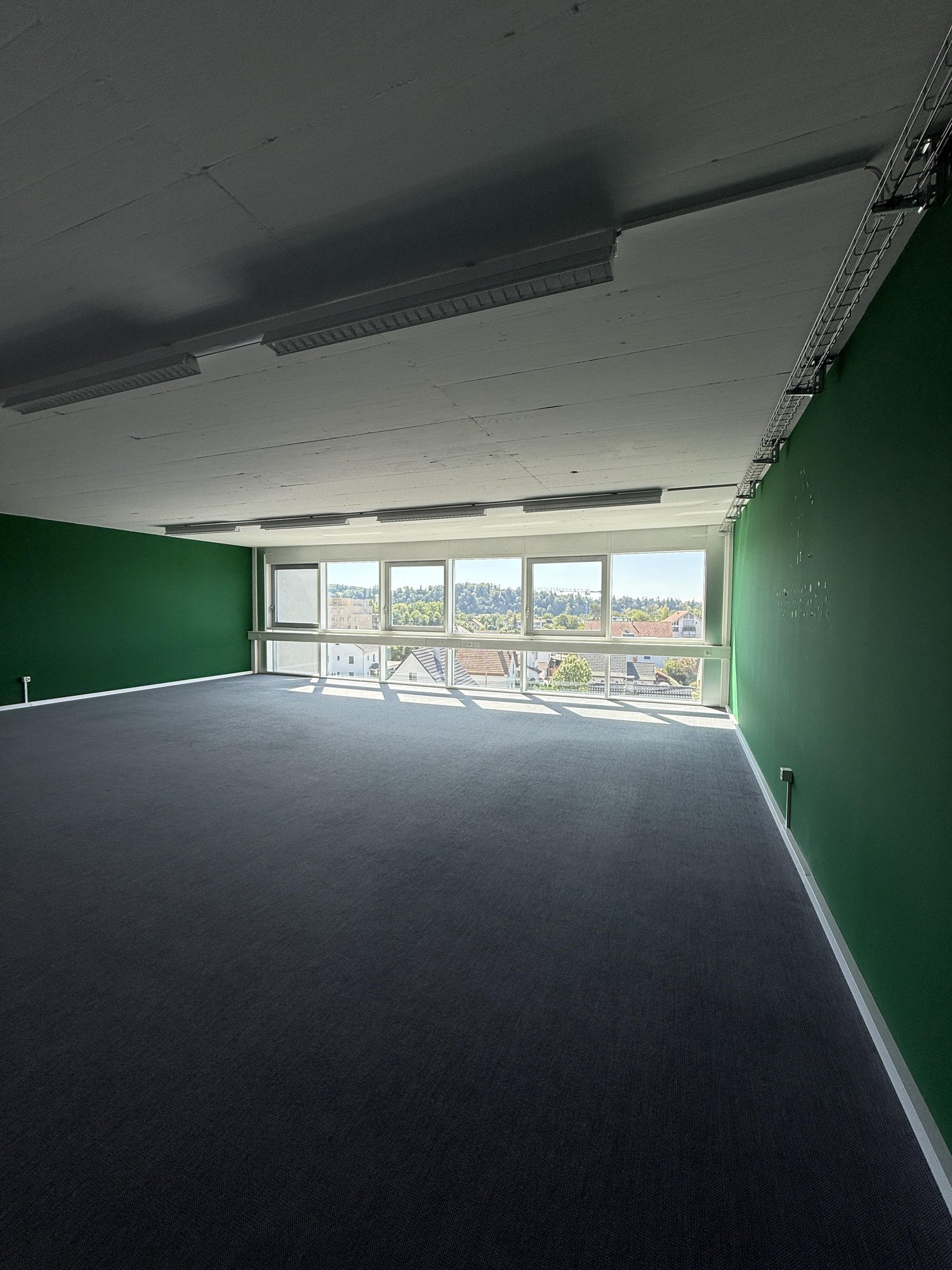 85m² office