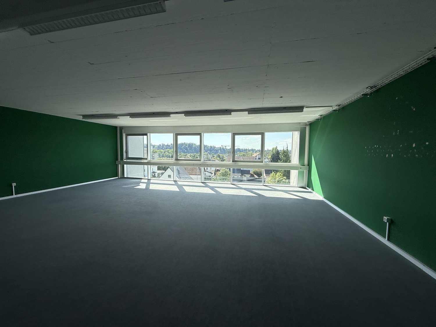 85m² office