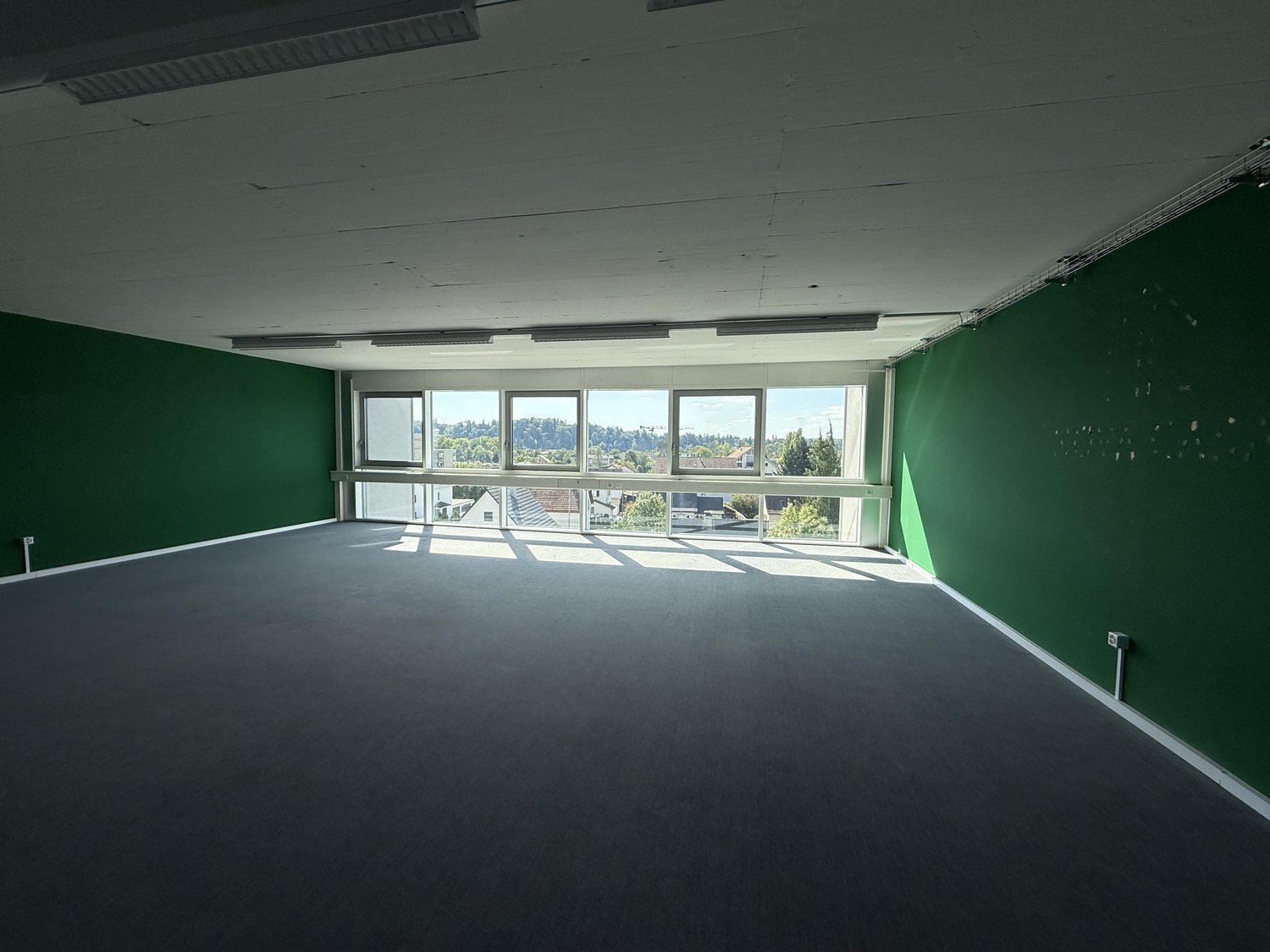 85m² office