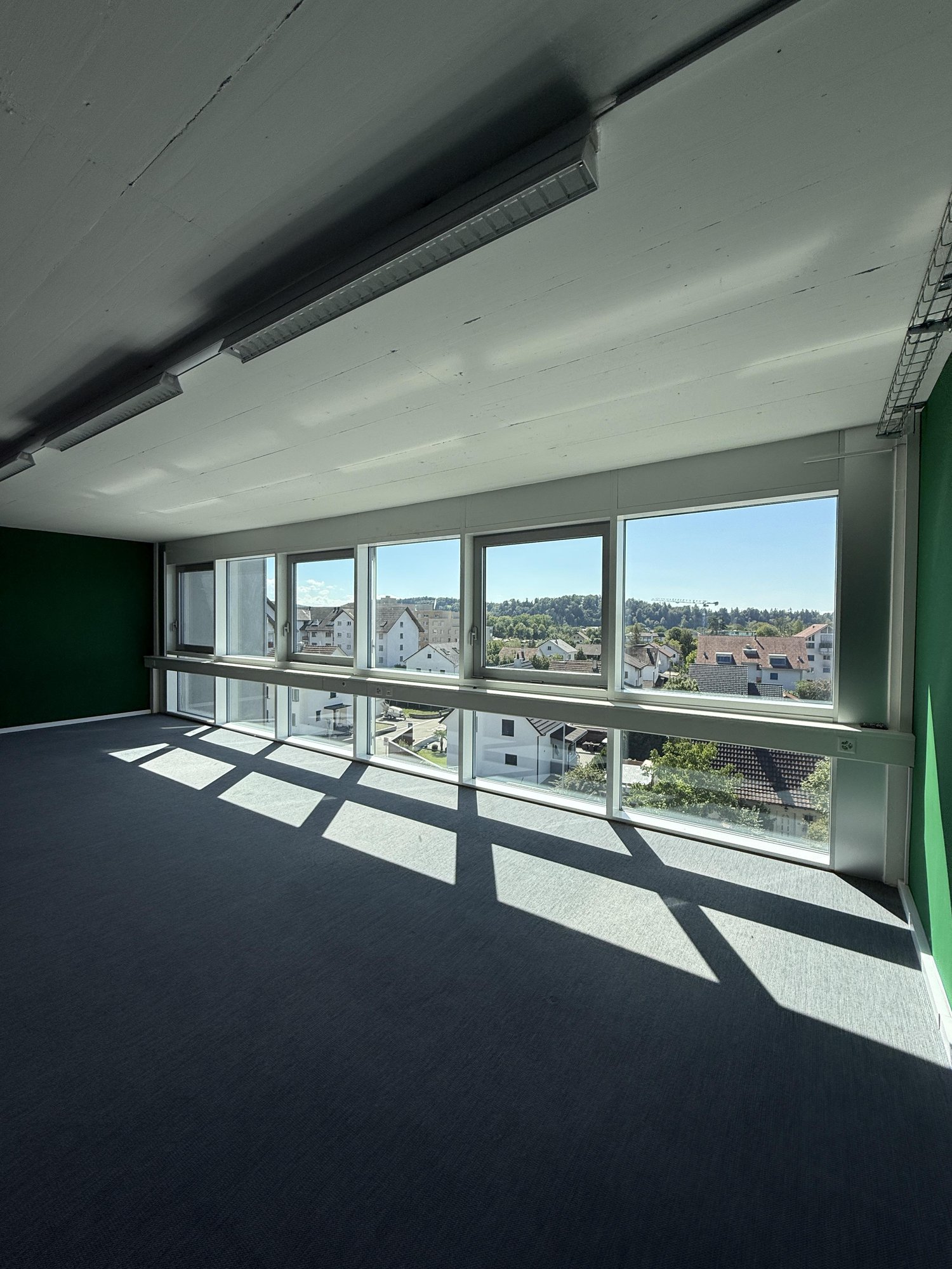 85m² office
