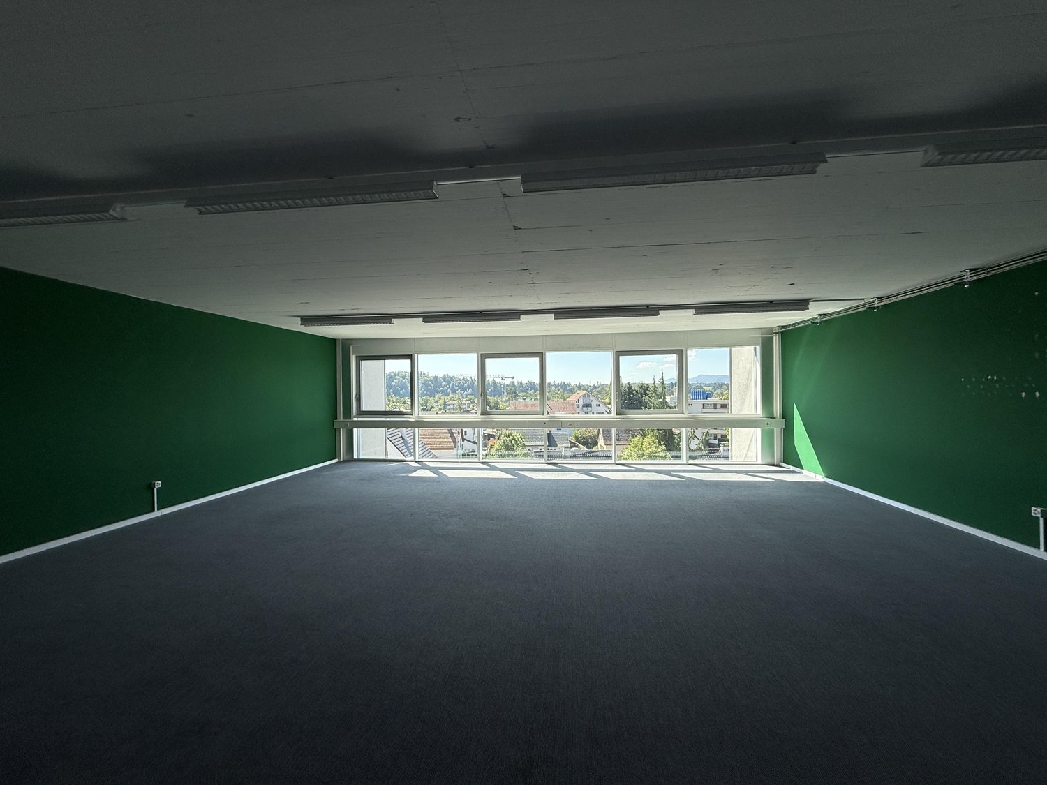 85m² office