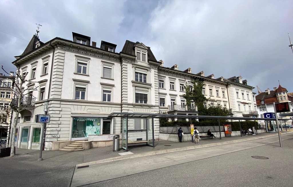 84m² shop