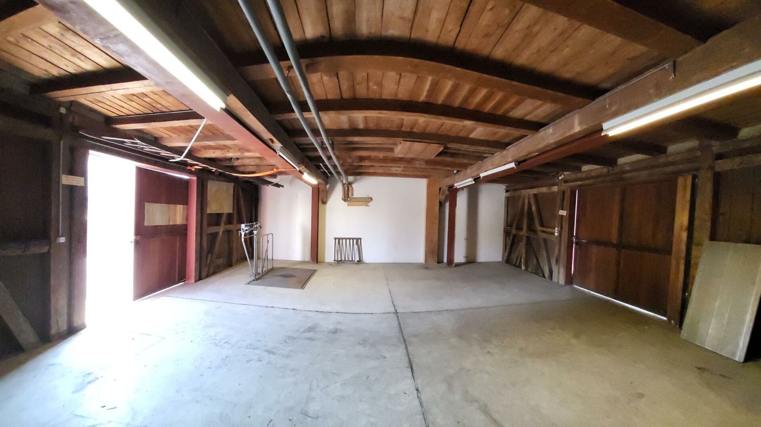 52m² shop