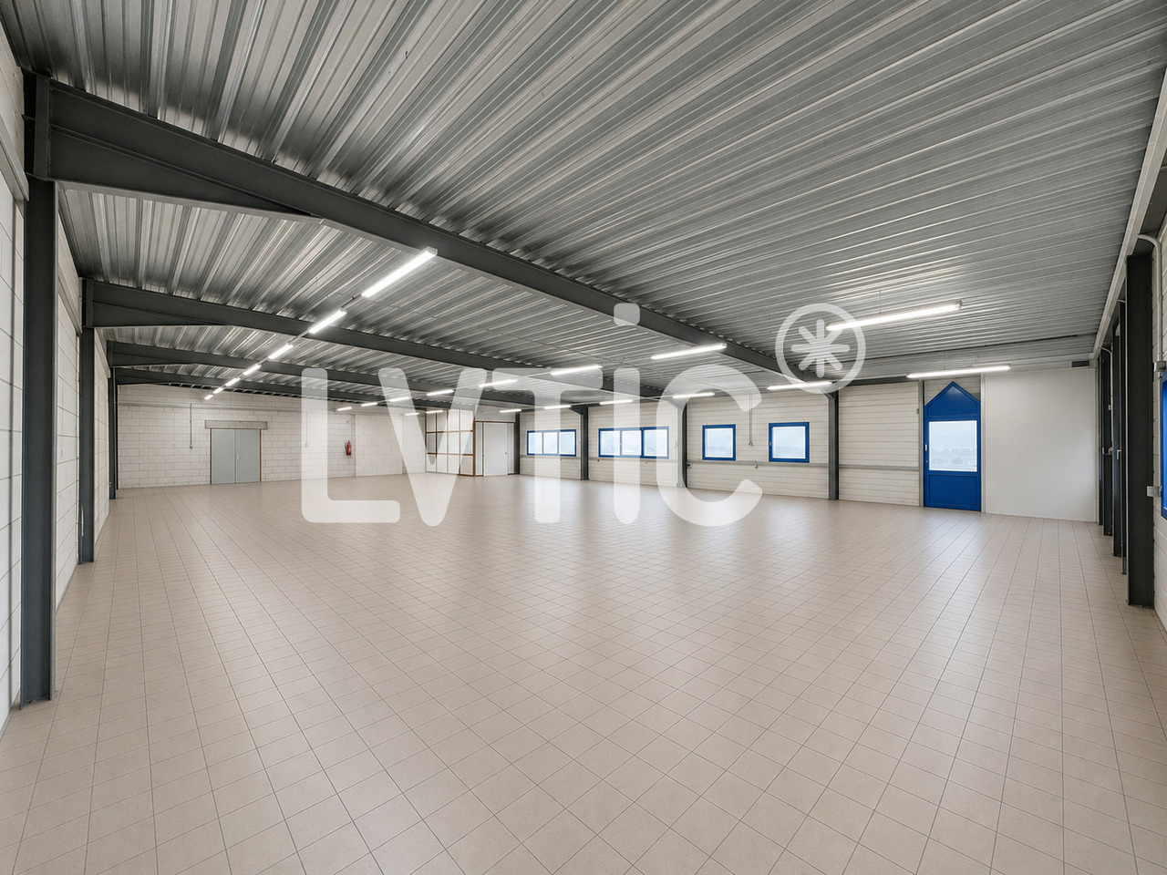 578m² storage room, photo 2 of 7