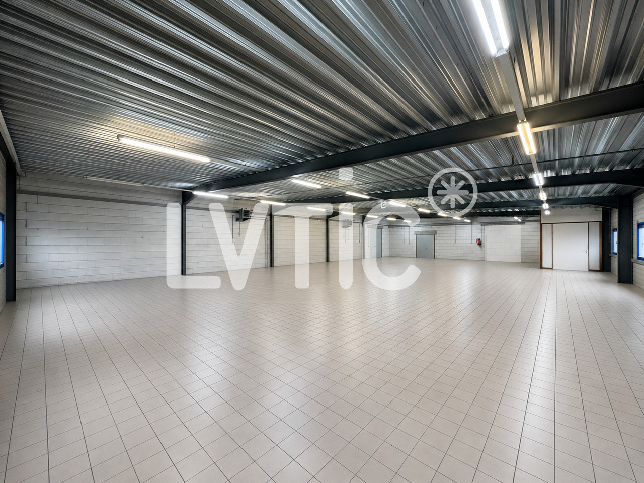 578m² storage room, photo 3 of 7