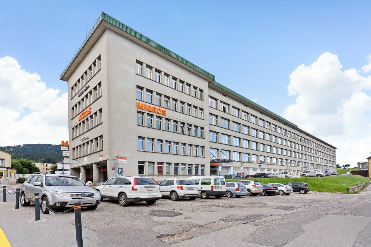 108m² commercial