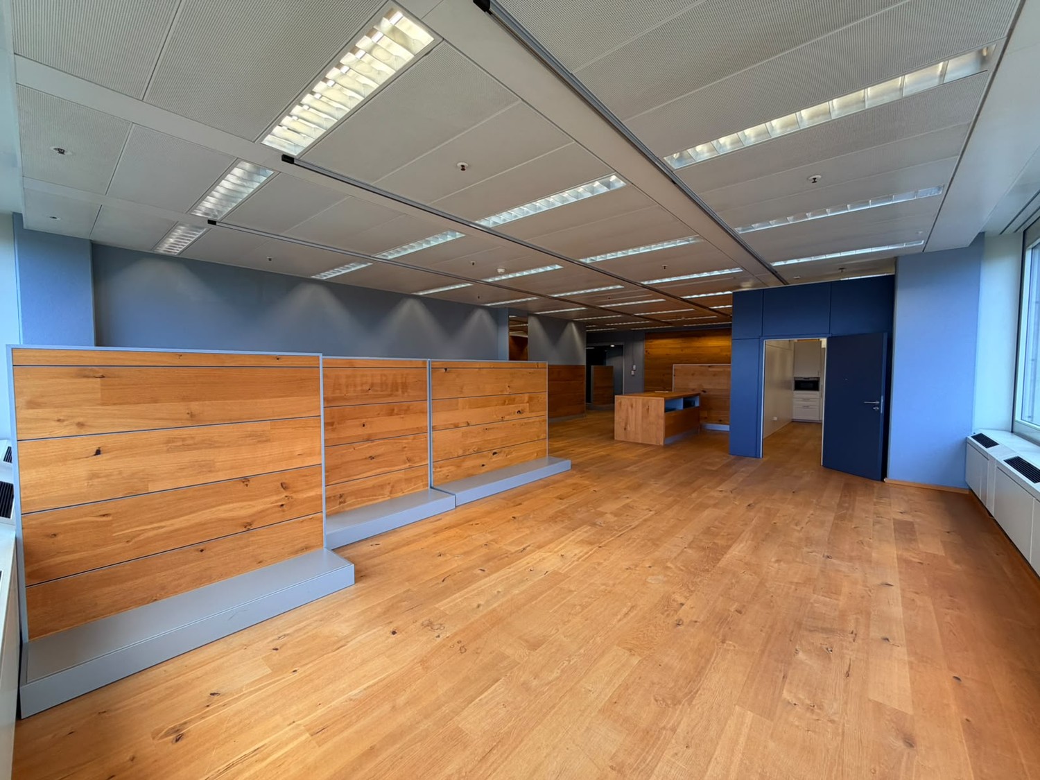 137m² commercial